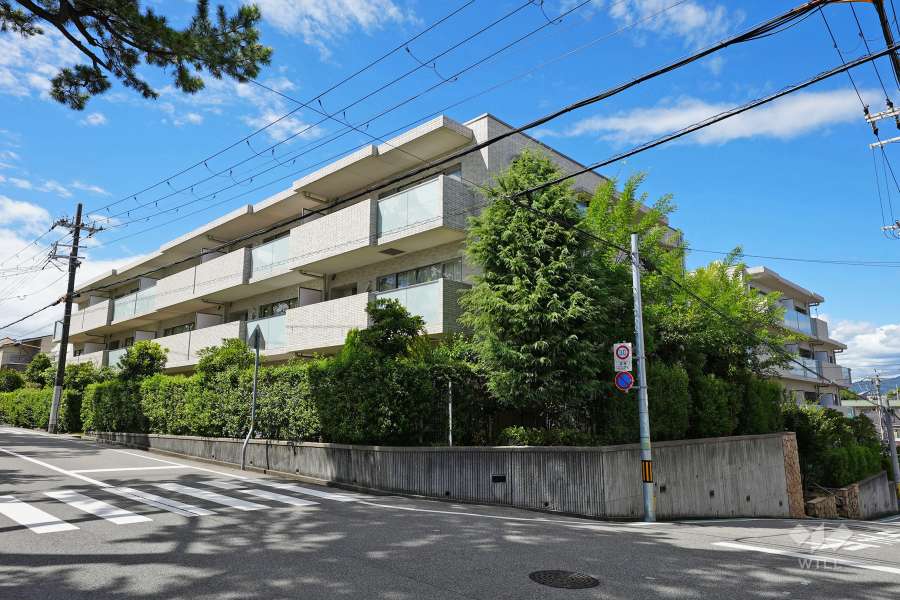 パーク・ハイム上甲東園くすのき通りの外観（南東側から）