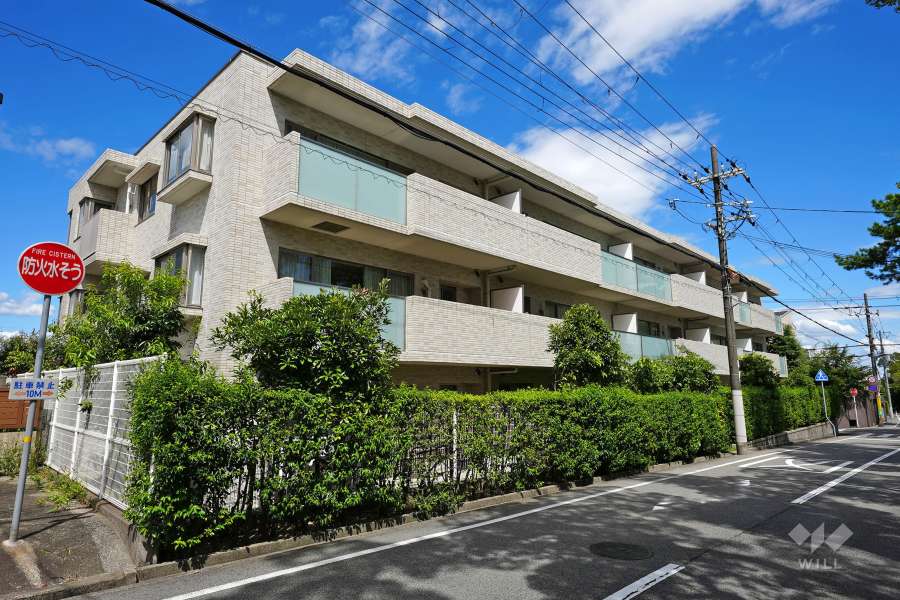 パーク・ハイム上甲東園くすのき通りの外観（南西側から）