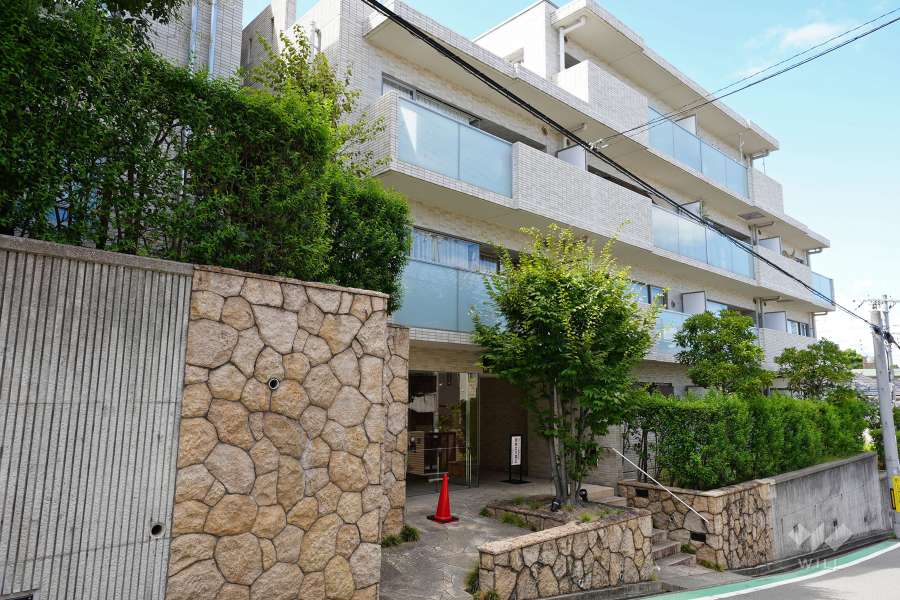 パーク・ハイム上甲東園くすのき通りの外観（東側から）