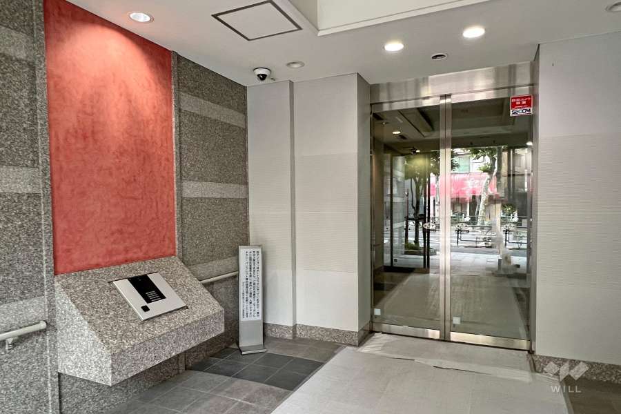 エントランスはオートロック付きです。