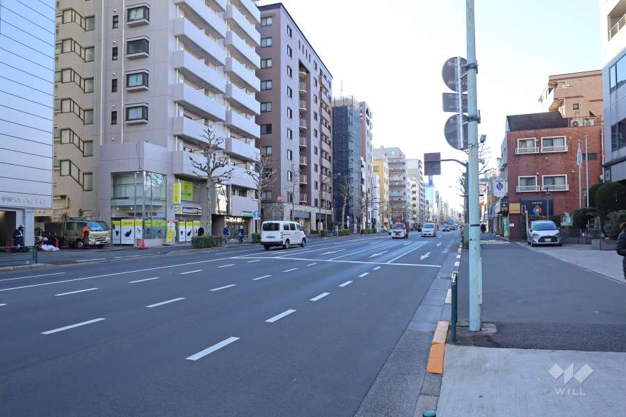 敷地北側の前面道路（東側から）