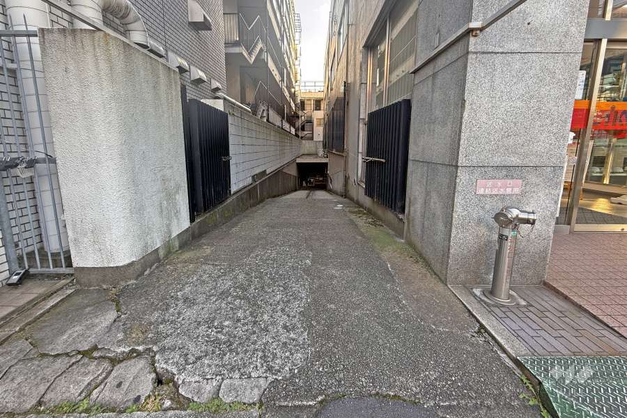 駐車場の出入り口