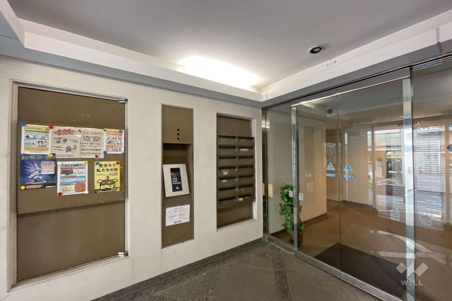 エントランスはオートロック付きです。