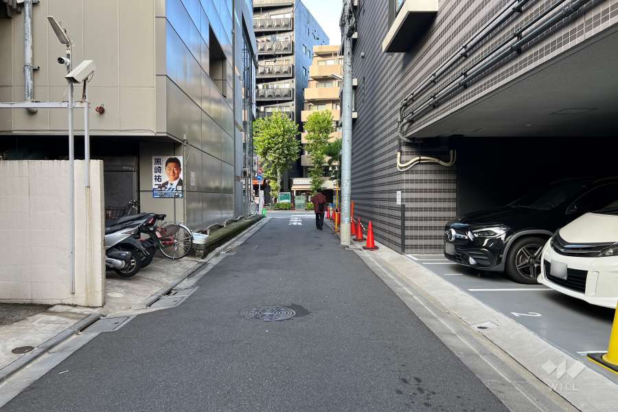 敷地の西側前面道路（南側から）