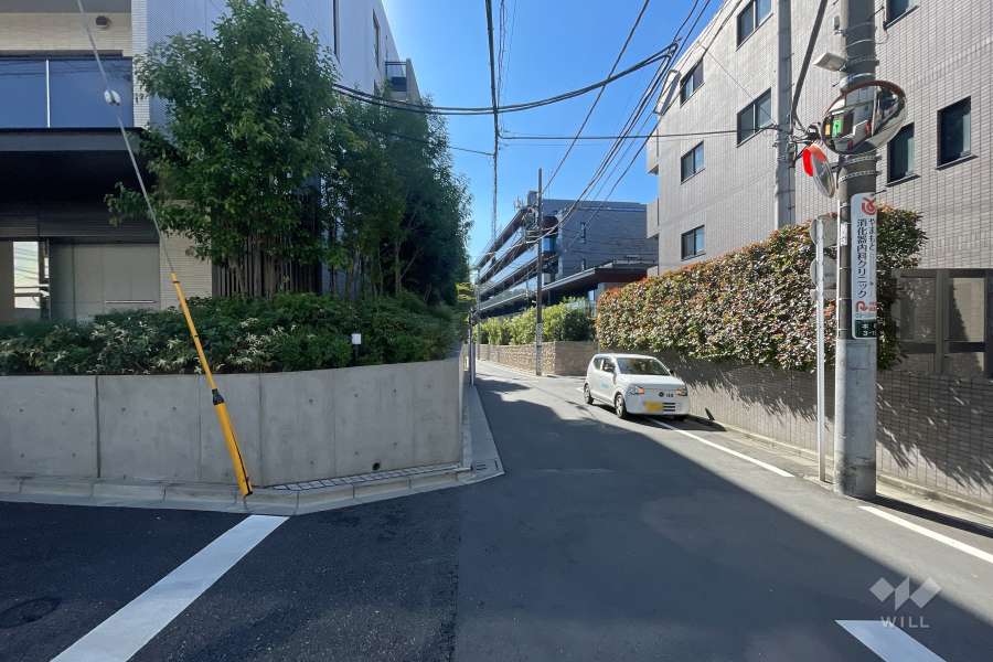 敷地西側の前面道路　