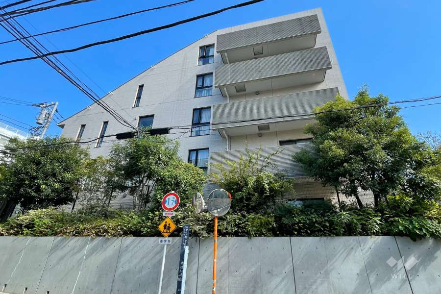 ピアース中野坂上パークフロントの外観（西側から）