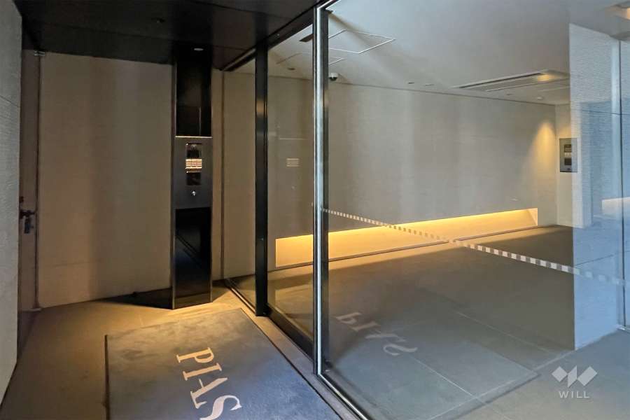 エントランスはオートロック付きです。　