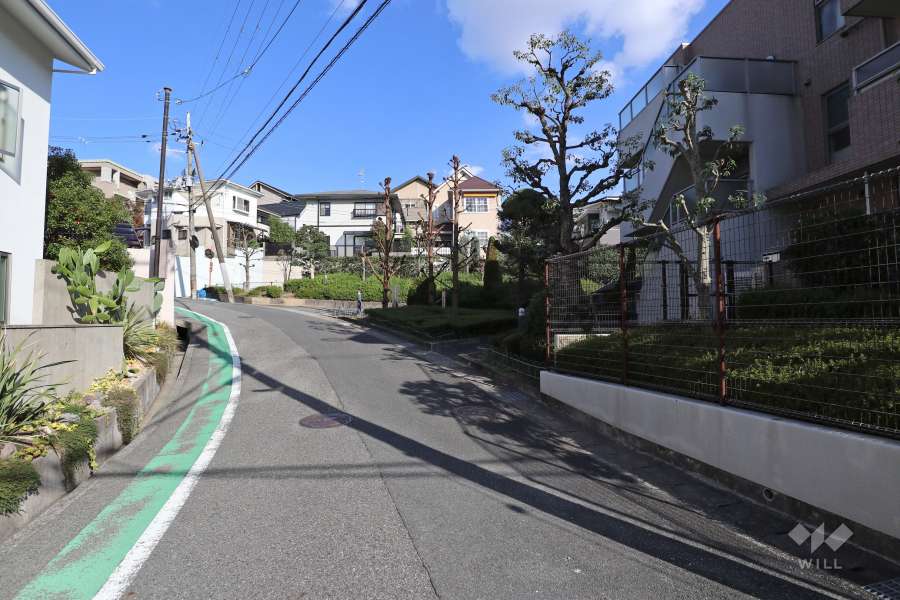 敷地北側の前面道路