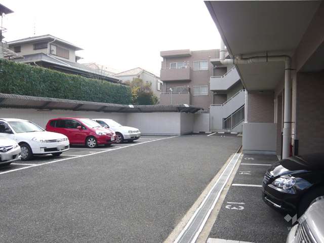 敷地内平面駐車場