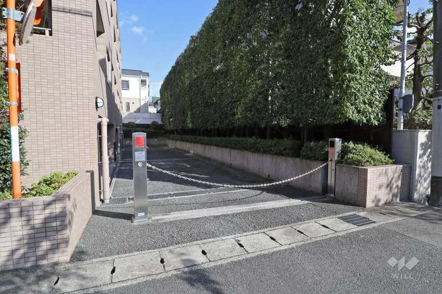 駐車場の出入り口（ロボットゲート付き）※南側