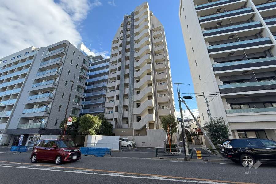 パークハウス新中野ディーセントの外観（南西側から）