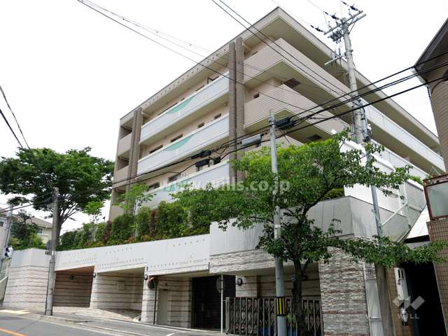 レスタージュ甲陽園ビブランジェの外観（南西側から）