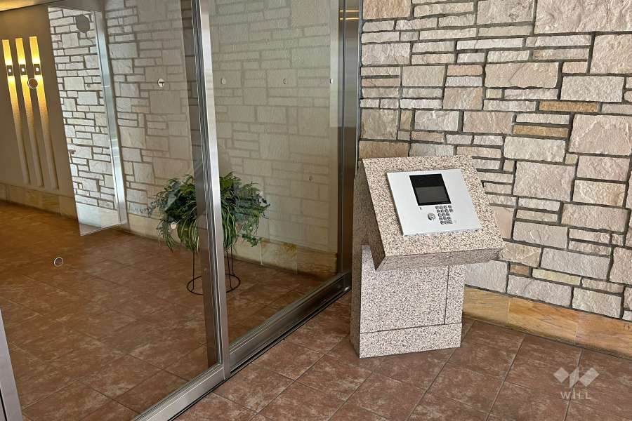 エントランスはオートロック付きです。