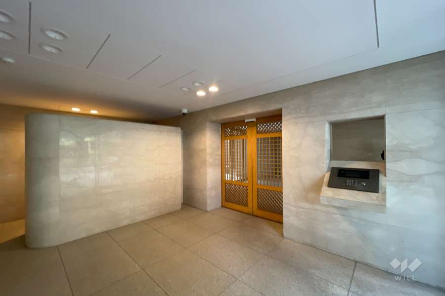 エントランスはオートロック付きです。