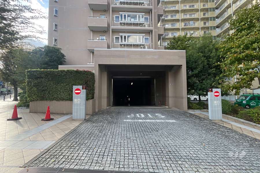 駐車場の出入り口