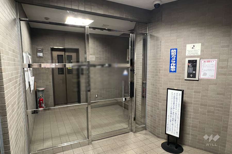 エントランスはオートロック付きです。