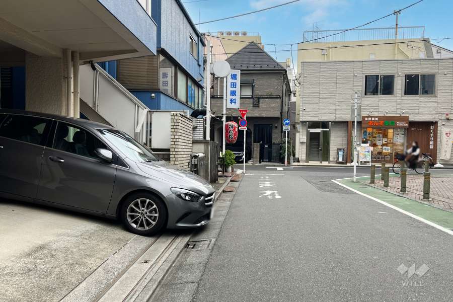 敷地南側の前面道路
