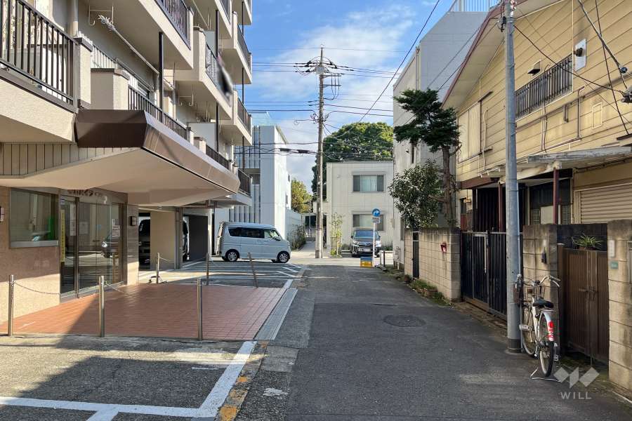 敷地南側の前面道路
