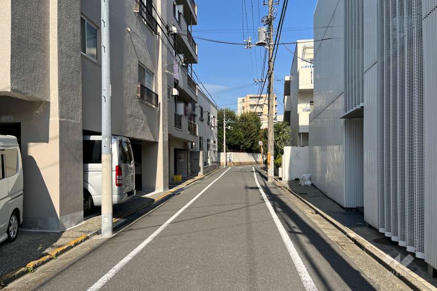 敷地東側の前面道路
