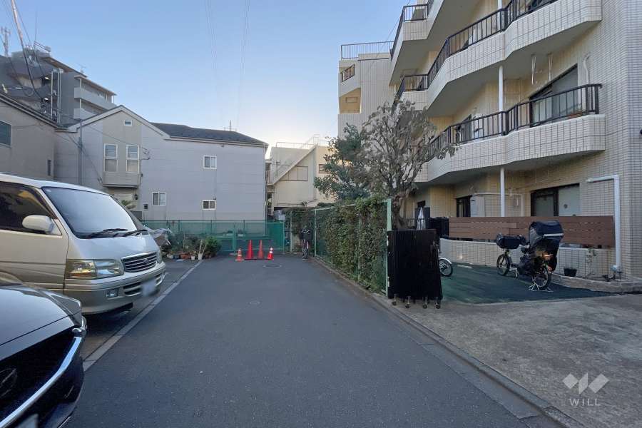 敷地南東側の前面道路