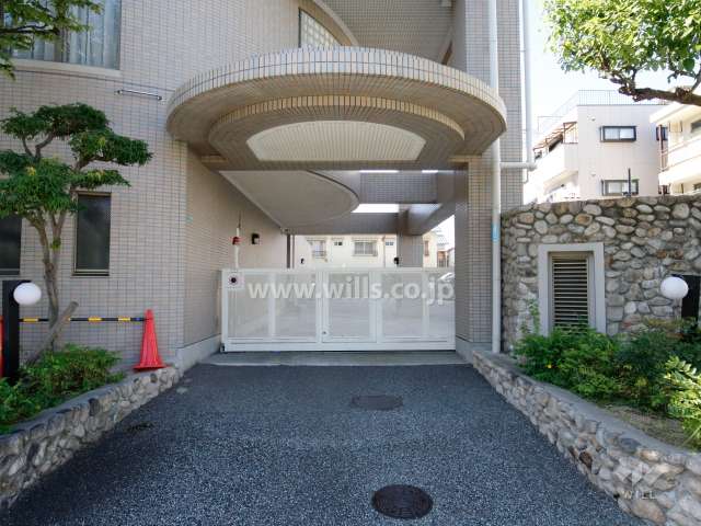 駐車場の出入り口（ゲート付き）