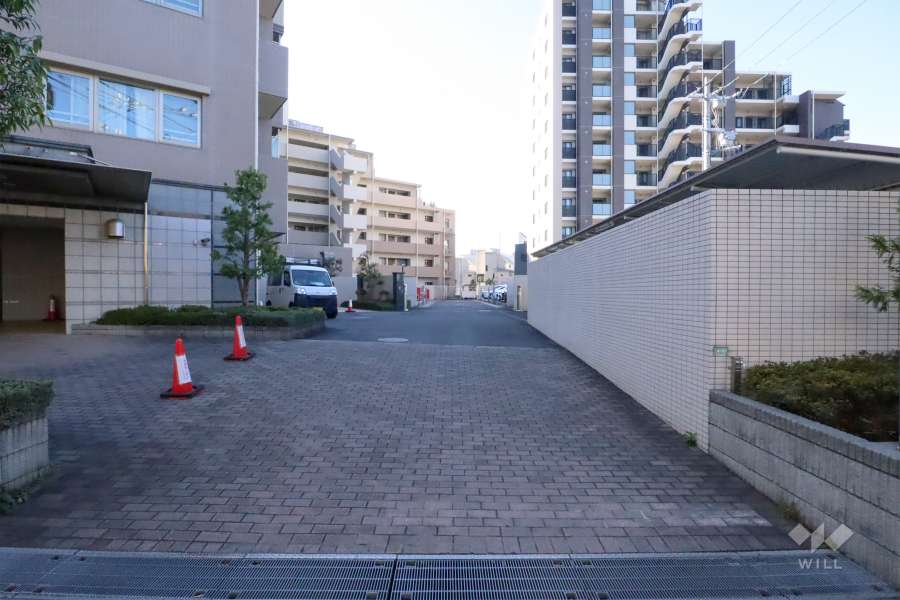 駐車場の出入り口（ロボットゲート付き）