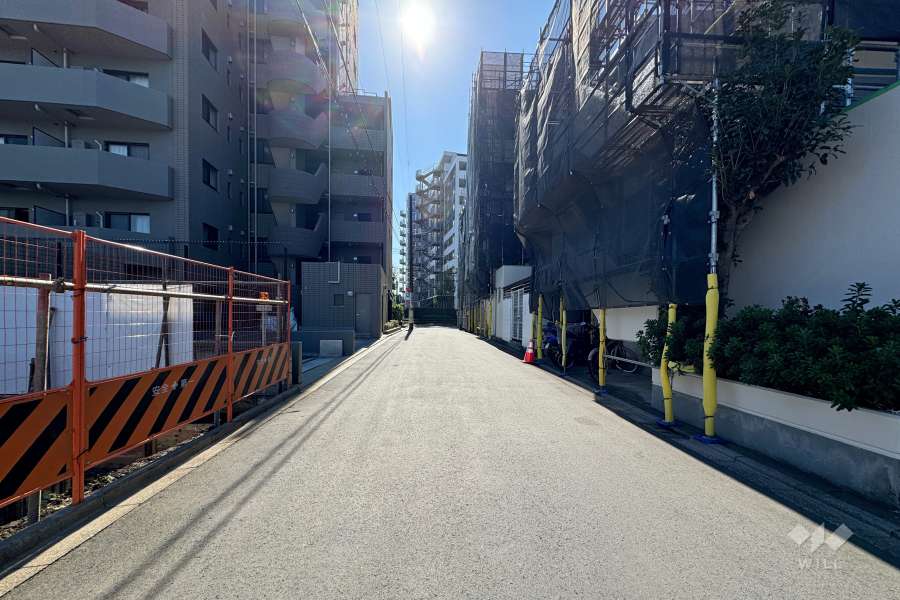 敷地東側の前面道路