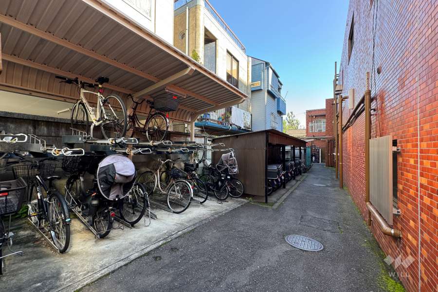 駐輪場とバイク置場