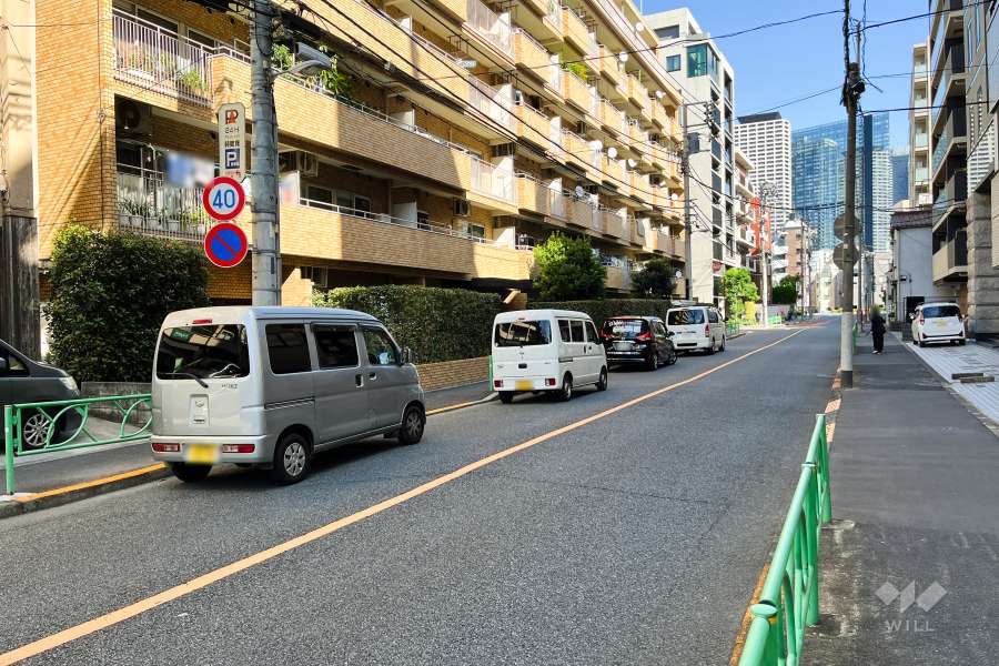 敷地南側の前面道路