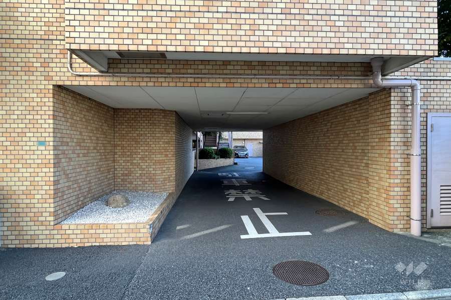 駐車場の出入り口