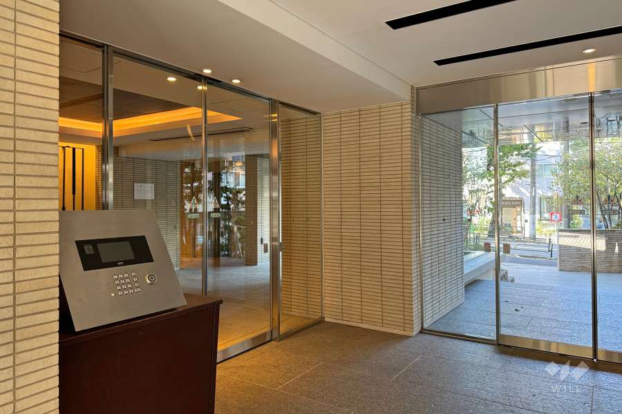 エントランスはオートロック付きです。