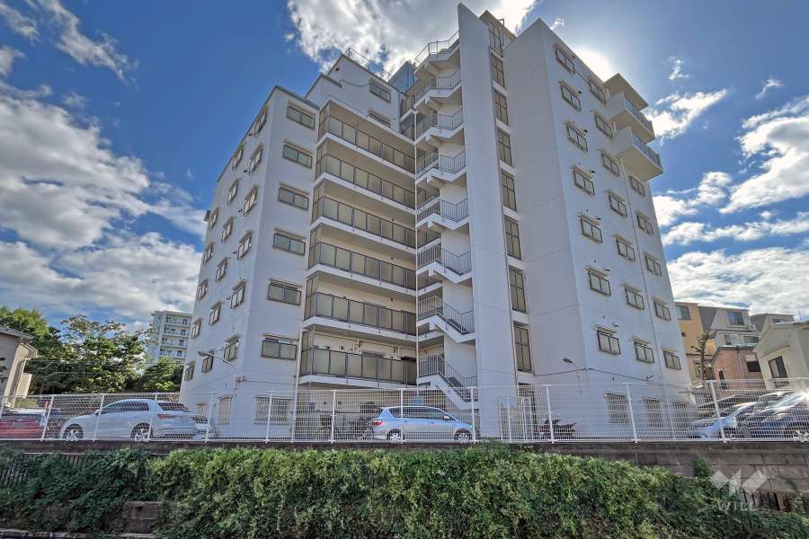 日商岩井弥生町マンションの外観（北西側から）