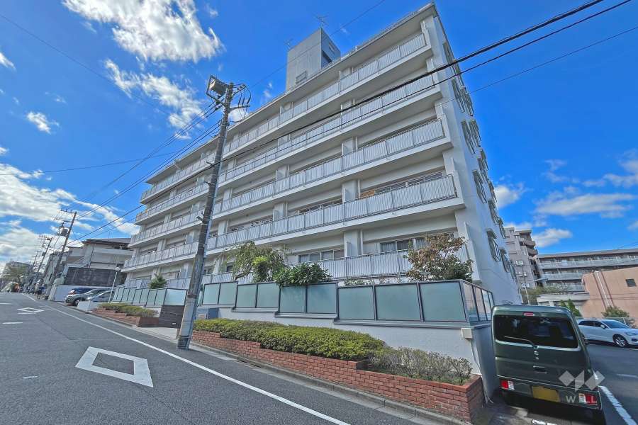 日商岩井弥生町マンションの外観（北東側から）