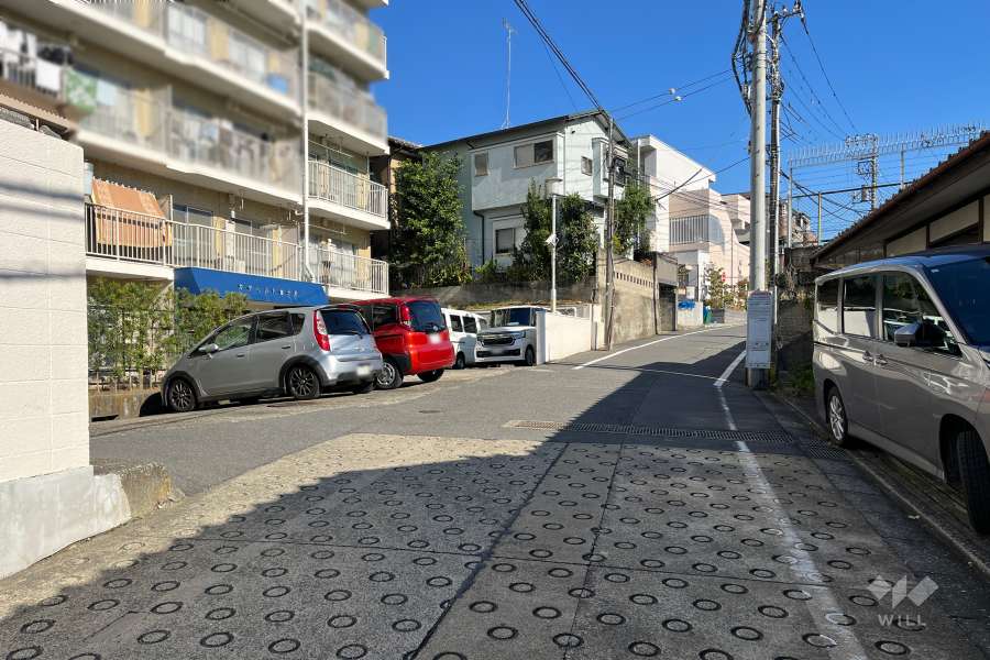 敷地南側の前面道路