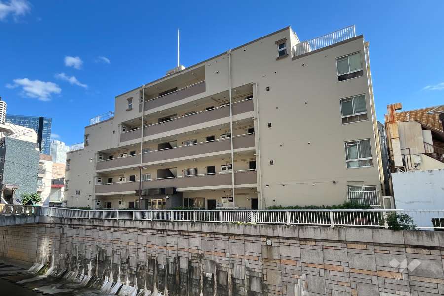 シャルマンコーポ中野坂上の外観（北西側から）