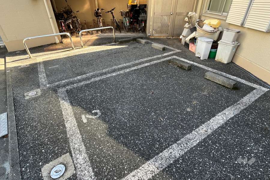 敷地内駐車場（屋外平面式）