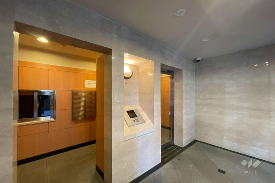 エントランスはオートロック付きです。