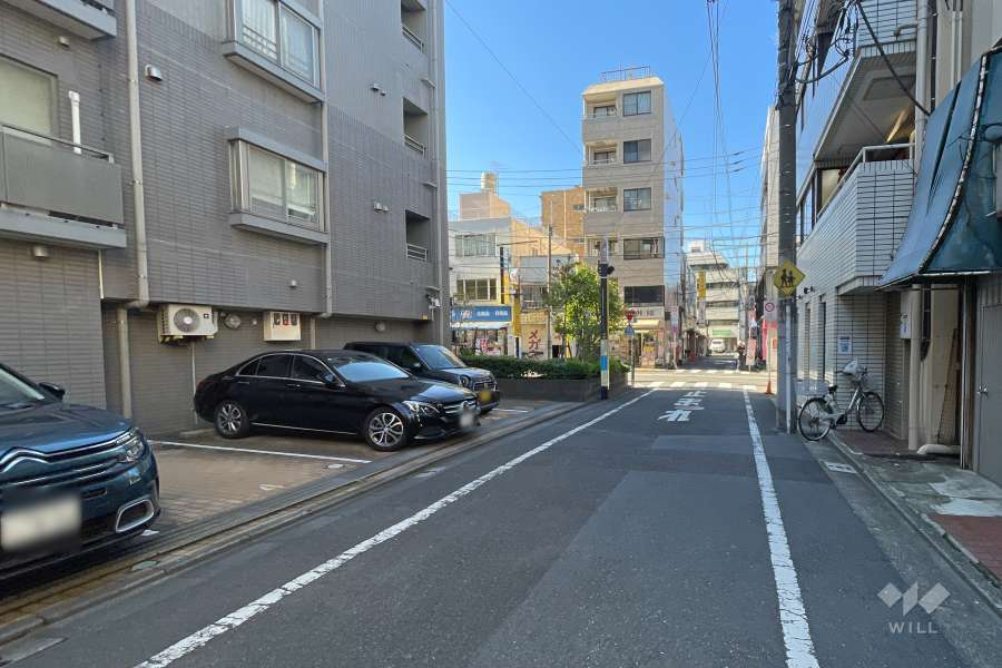敷地北側の前面道路