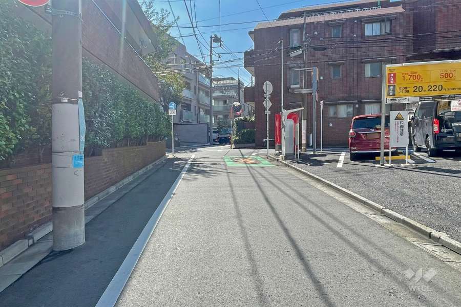 敷地の西側前面道路（北側から）