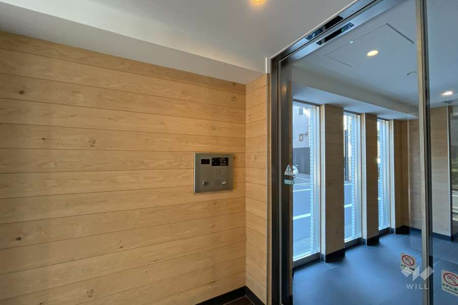 エントランスはオートロック付きです。