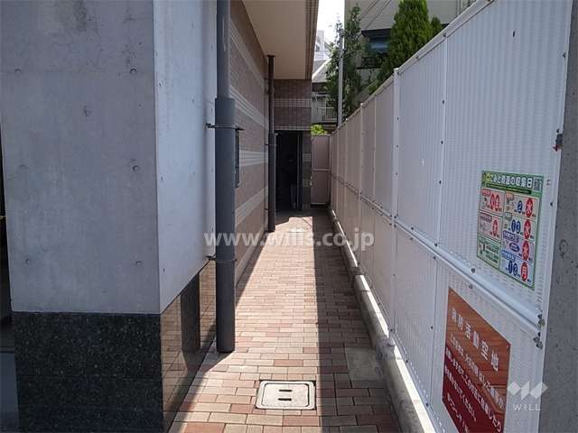 駐輪場へのアプローチ