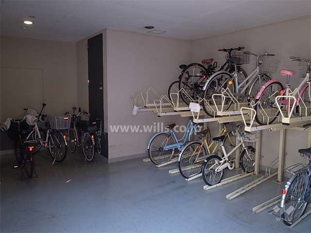 屋内にある駐輪場