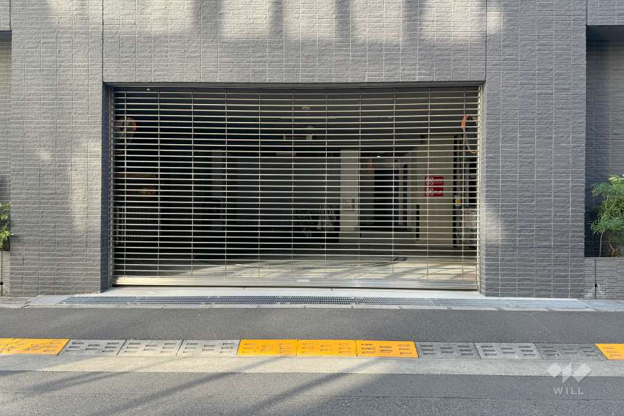 駐車場の出入り口（リングシャッター付き）
