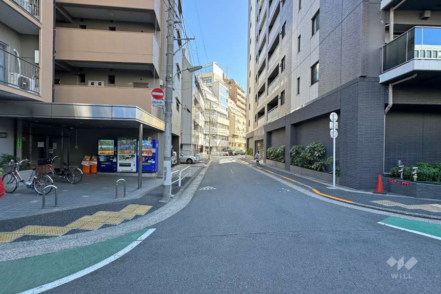 敷地北東側の前面道路