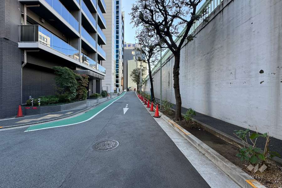 敷地北西側の前面道路