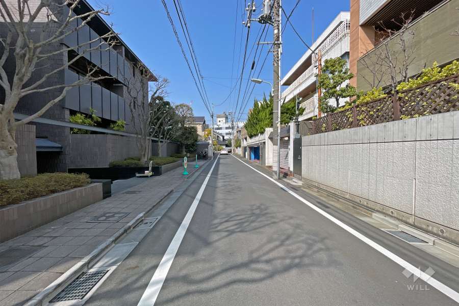 敷地北側の前面道路（東側から）