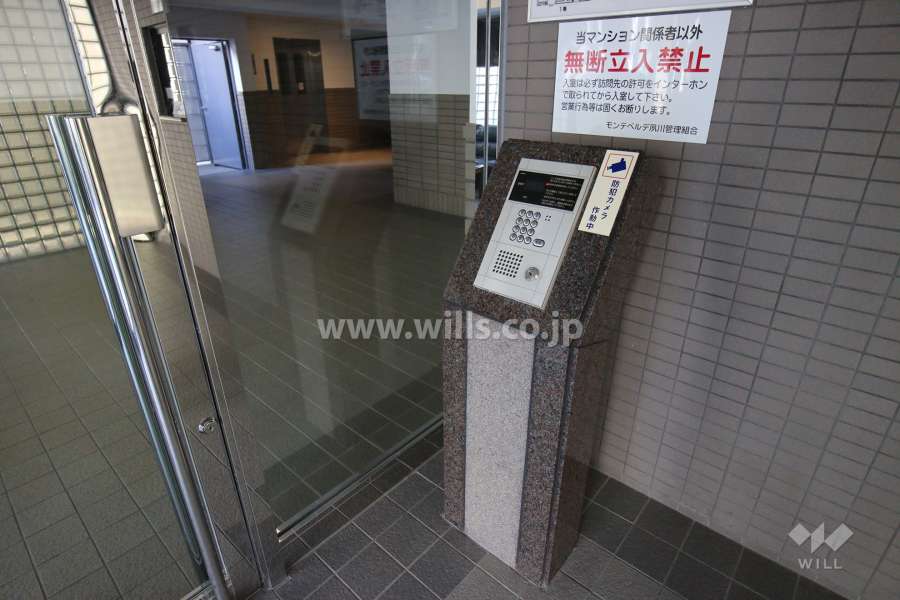 エントランスはオートロック付きです。