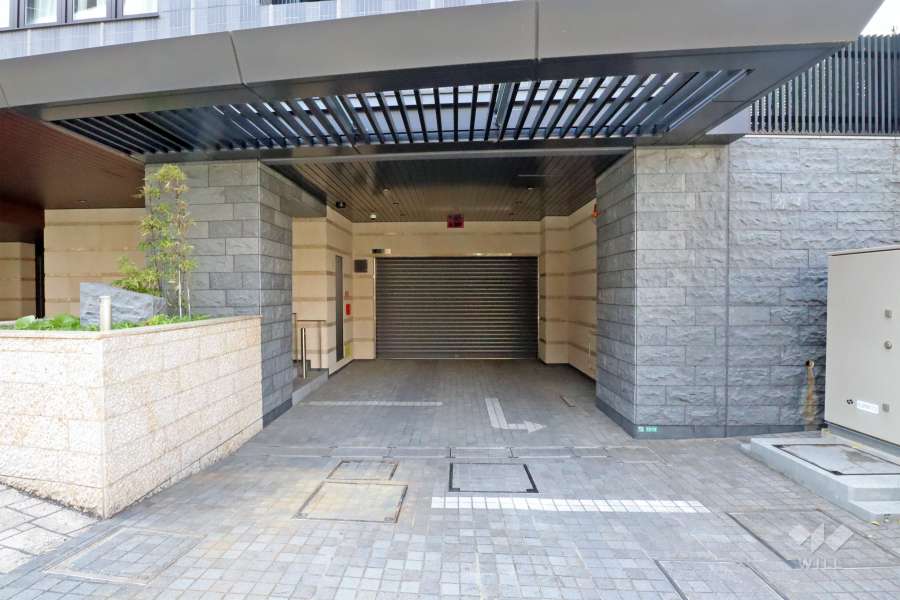屋内駐車場の出入り口