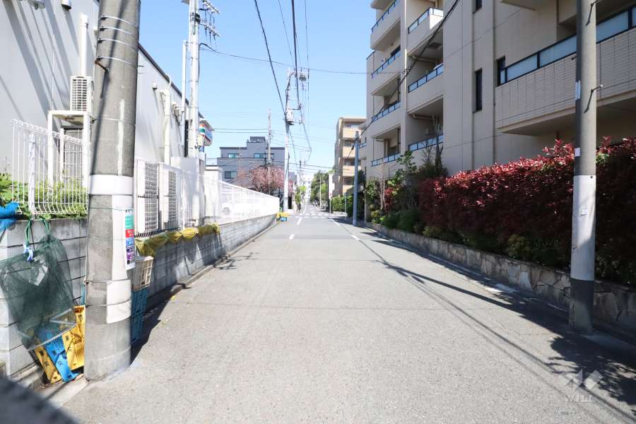 敷地西側の前面道路　