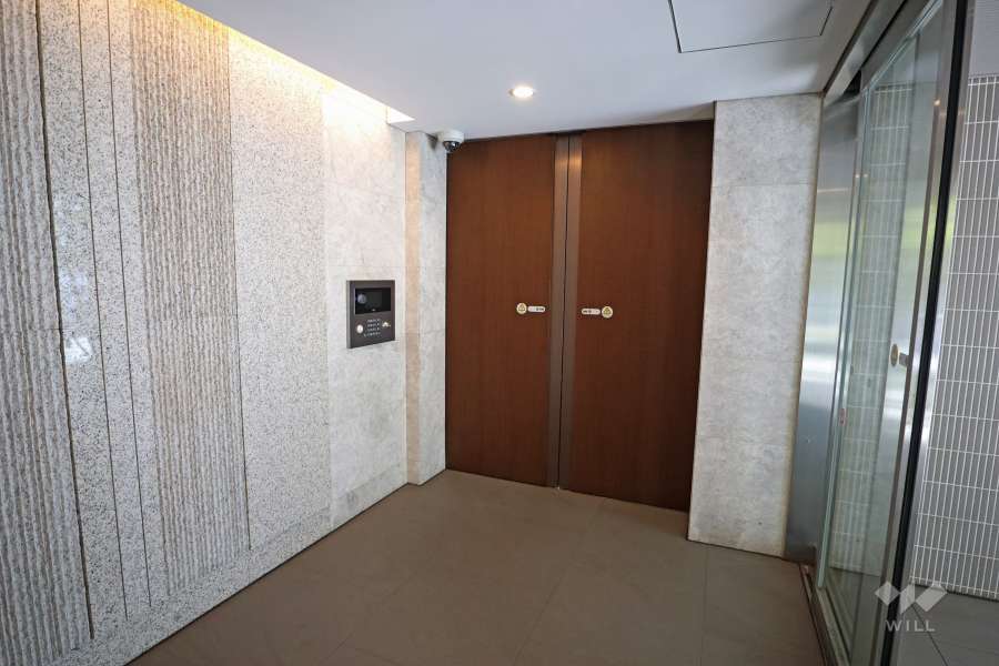 エントランスはオートロック付きです。